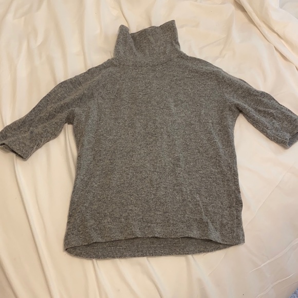 Gray Shortsleeved Turtle Neck - Picture 1 of 3